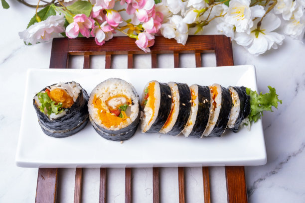 美味的韩国食物，简单的紫菜包饭图片下载