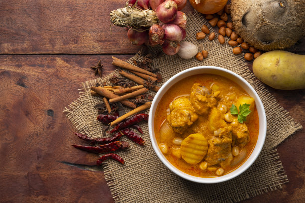 马萨曼咖喱配土豆鸡肉图片下载