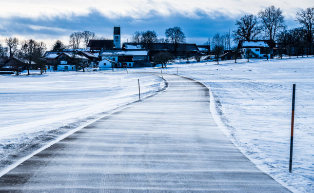 冬天的乡村小路——雪图片下载
