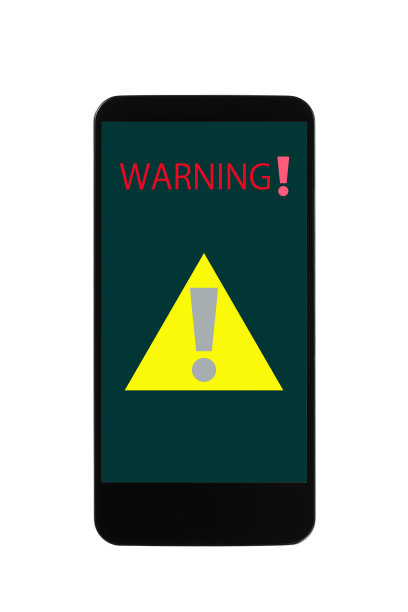 由于网络攻击，智能手机屏幕上出现警告标志图片下载