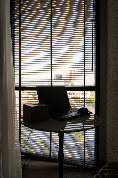 卧室内办公桌Shilouette图片下载