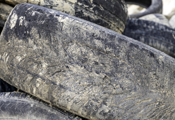 废弃的旧轮子图片下载