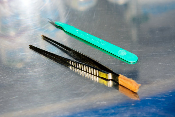 动物医院镊子的近景。图片下载