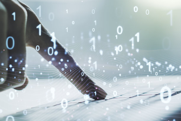 创意概念的二进制代码插图和双手打字在笔记本电脑的背景。大数据和编码概念。Multiexposure图片下载