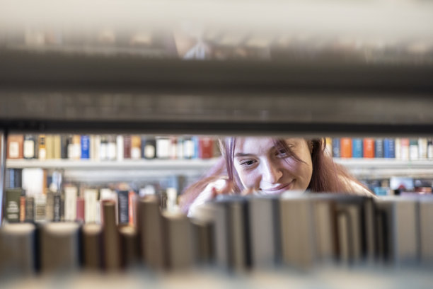 学生在图书馆图片下载