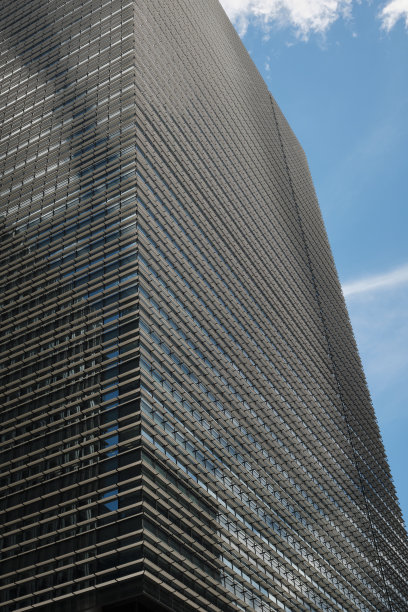 城市办公楼多云天空特写图片下载