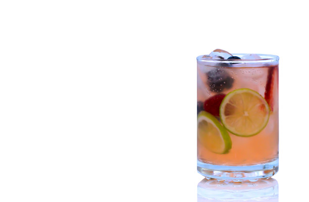 一杯与世隔绝的热带鸡尾酒图片下载