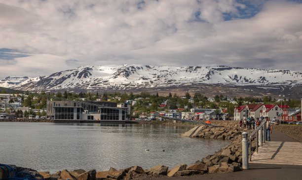 夏日清晨从港口俯瞰阿库雷里斯老城的美景。图片下载