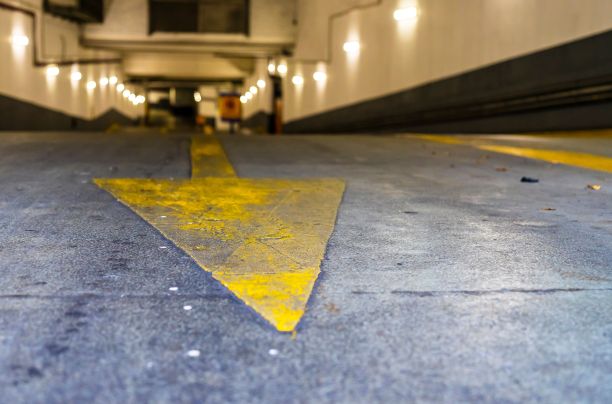 地下停车场入口图片下载