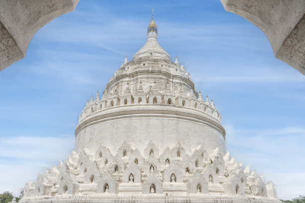 通过缅甸马纳达莱的大门看到新比梅宝塔图片下载