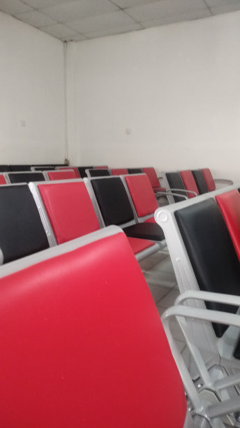 在椅子上图片下载