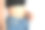 穿着大号牛仔裤的瘦女人在浅色背景下，特写。减肥的概念图片下载