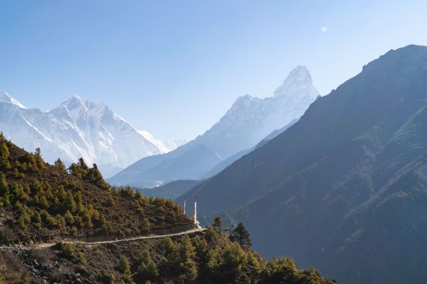 鸟瞰尼泊尔阿玛达布拉姆峰上的珠峰大本营图片下载