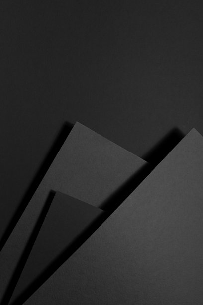 深灰色碳纹理抽象几何背景与飙升步矩形表面，角度，黑色阴影线在图形的单色商务风格，顶视图，复制空间，垂直。图片下载