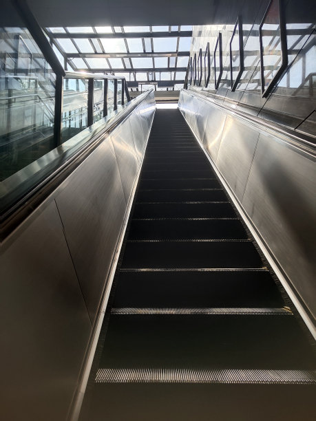 电梯通向灯光图片下载