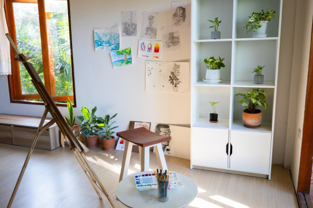 艺术工作室在家里，教室。图片下载