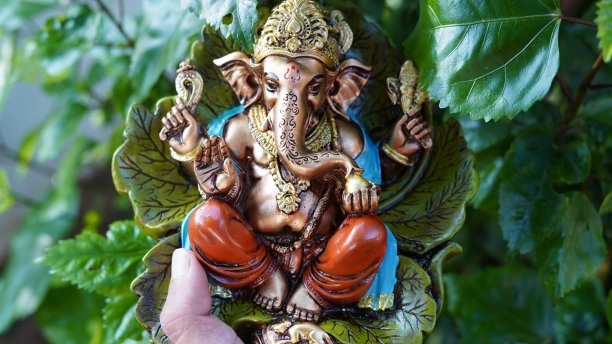 美丽的象头神偶像的特写。象头神节是印度教庆祝象头神降临人间的节日。图片下载