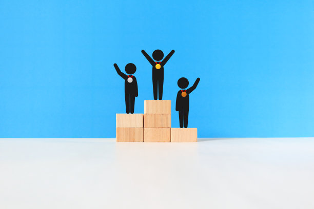 领奖台上有奖牌的象形文字。图片下载