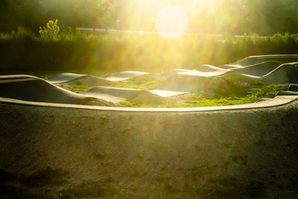 男孩在玩跆拳道图片下载