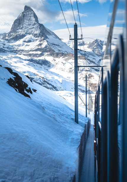 从火车上看马特洪峰图片下载