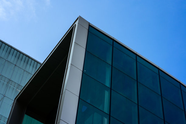 建筑细节现代建筑玻璃外观在城市图片下载