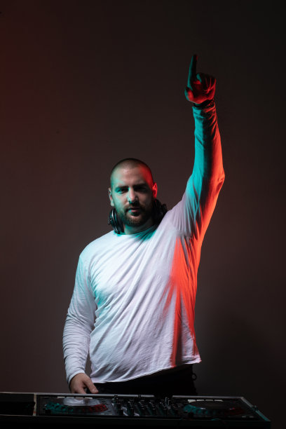 DJ为流行音乐活动派对库存照片图片下载