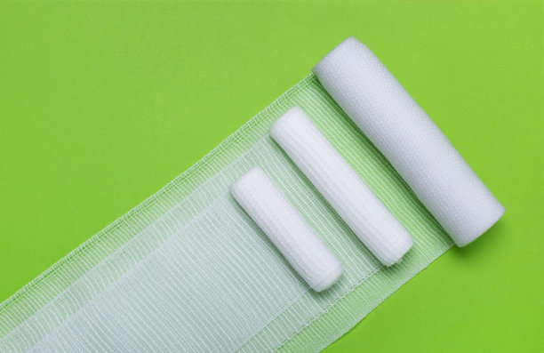 用于包扎伤口和骨折的医用绷带图片下载