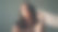阳光照耀下的时尚年轻女子肖像图片下载
