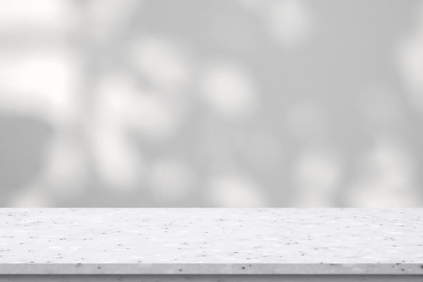 大理石桌子与树的影子落在白色的墙壁背景，用于实物展示图片下载