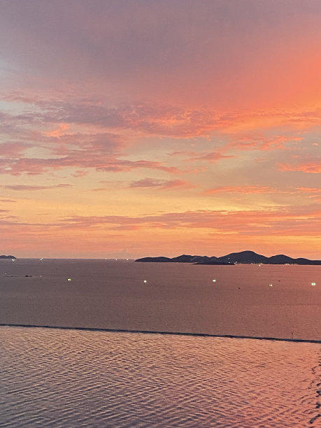 从我9号公寓的屋顶看到的天空图片下载