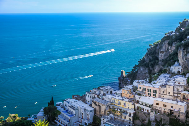 波西塔诺城市景观湾日落，意大利阿马尔菲海岸，欧洲南部图片下载