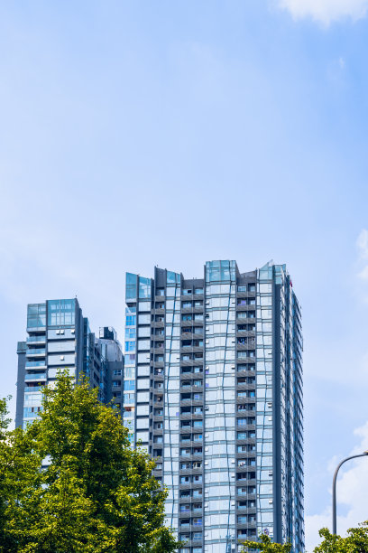 阳光明媚的成都现代城市建筑图片下载