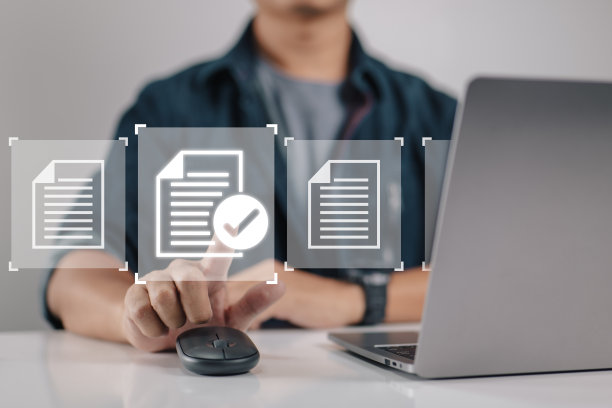 在无纸化质量保证和在线审批过程中，使用了一台带有虚拟屏幕和文件的笔记本电脑。图片下载