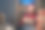 圣诞老人戴着帽子，拿着礼品盒，用笔记本电脑坐在家里的办公桌旁。电子商务网站圣诞假期网上购物电子商务销售图片下载