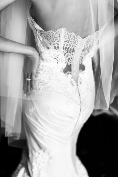 新娘在早上准备婚礼图片下载