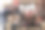 欢乐的人们在圣诞派对上享受游戏比赛图片下载