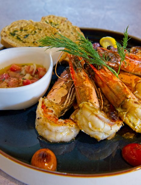 国王大虾配萨尔萨辣酱图片下载