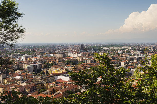 米兰盖奥伦蒂区，春天的一天图片下载