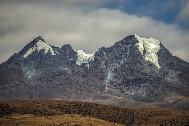 日喀则市Saga县的雪山图片下载