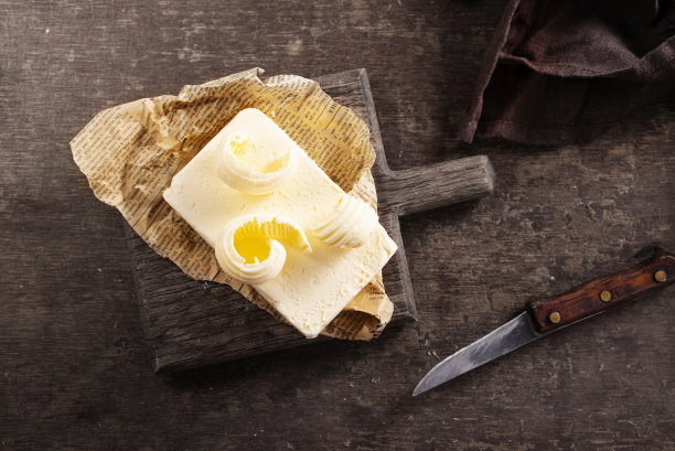纸上的黄油，新鲜黄油和刀图片下载