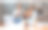 快乐、放松和负责任的夫妻周末在家一起洗衣服、做家务或打扫卫生。年轻的千禧一代男女朋友在享受他们的新式洗衣机图片下载
