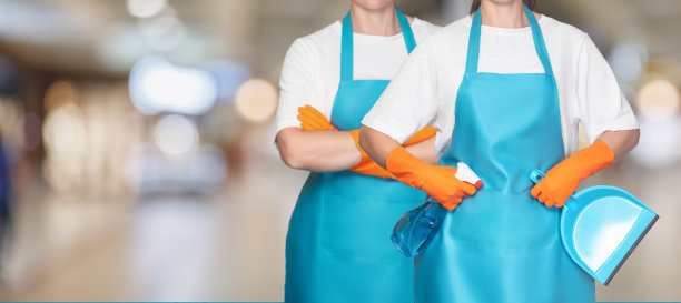 一群清洁工站在前面。图片下载