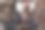 戴圣诞帽的男性员工使用笔记本电脑图片下载