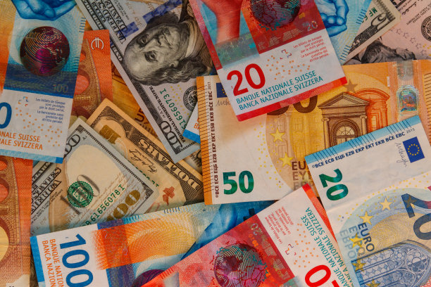 美元、欧元和瑞士法郎的多币种背景图片下载