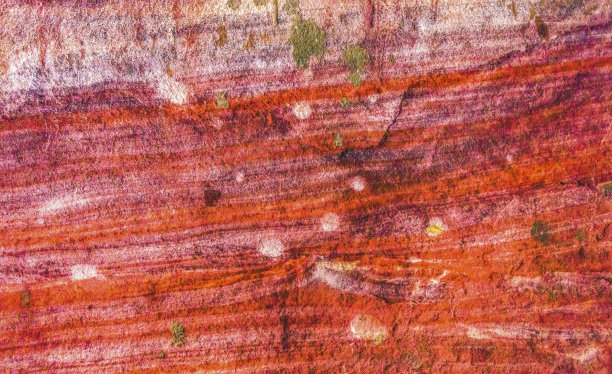 佩特拉约旦皇家陵墓附近的红白绿岩石抽象图案图片下载