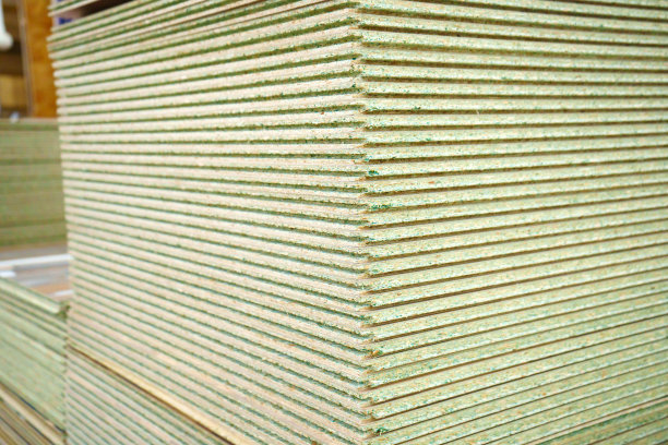 五金店货架上的地板。图片下载