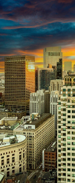 耀眼的日出，波士顿城市景观天际线向西看金融区和西波士顿图片下载