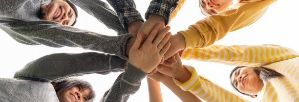 团队双手共情信任伙伴伙伴成长连接业务伙伴连接整合启动理念共情团队团队志愿者慈善信仰。手牵手业务服务图片下载