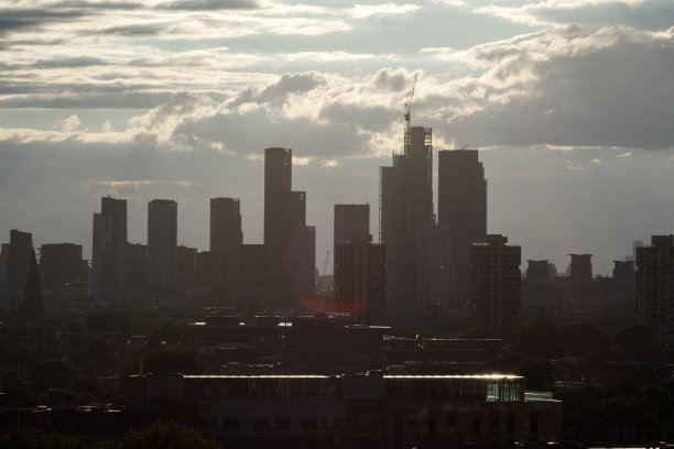 英国伦敦沃克斯豪尔区的住宅摩天大楼图片下载