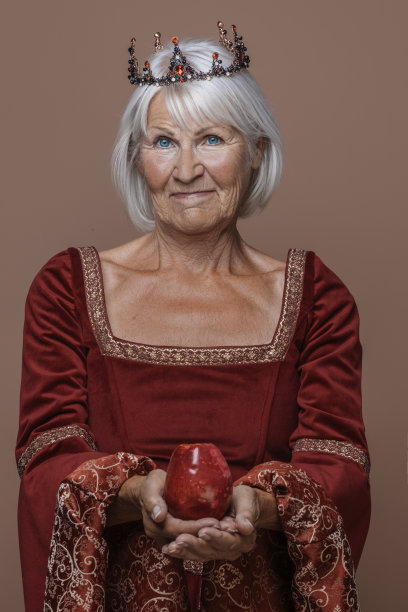 一个美丽的白人女性的半身肖像图片下载